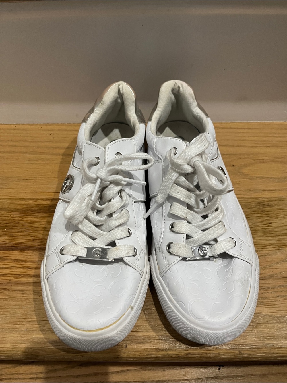 GBG Los Angeles White Low-Top Logo-Embossed Sneakers